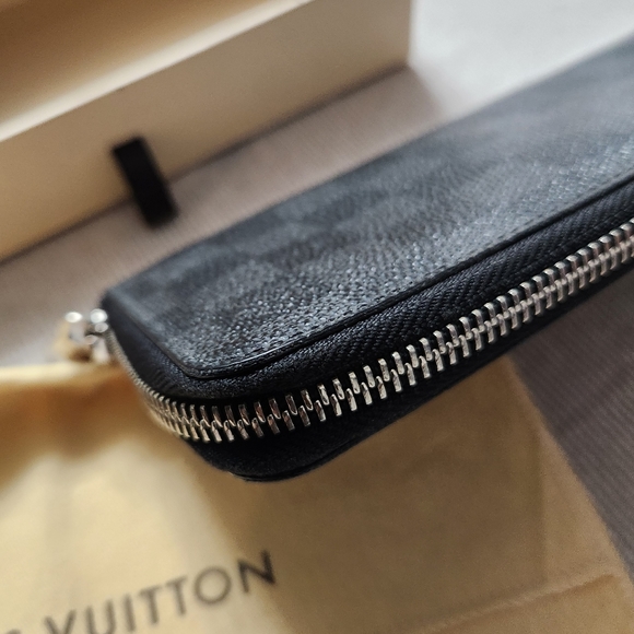 LOUIS VUITTON Damier Graphite Vertical Zippy Wallet EUC - Picture 3 of 13